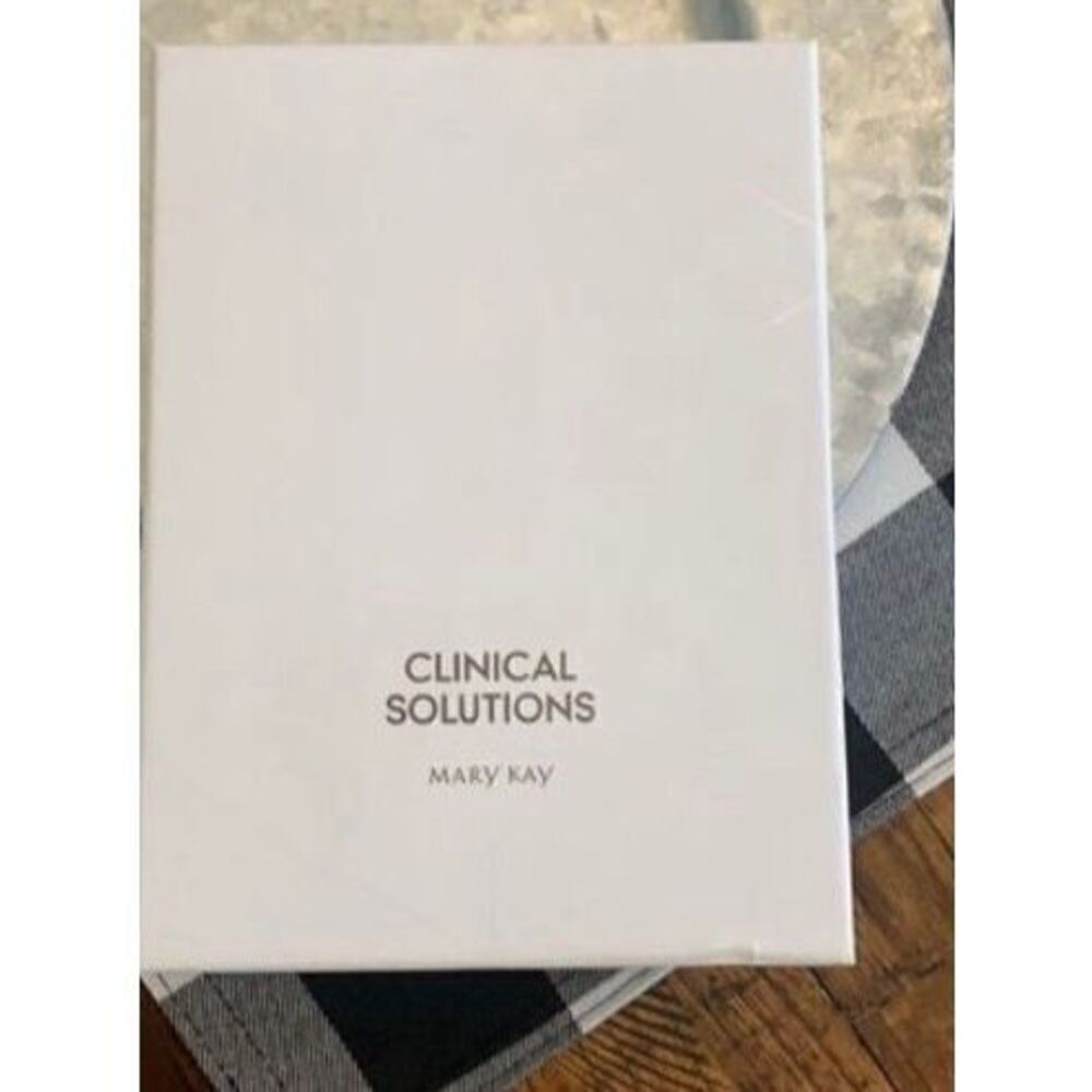 Mary Kay Clinical Solutions Box Set Age Fighting Skincare Retinol .5 Giftbox New - Picture 12 of 12